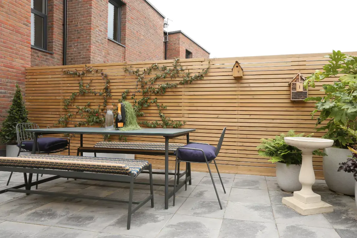New build courtyard garden, featured slat fencing, stylish furniture and fence climbing plants.